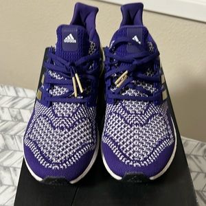 Ultraboost UW Huskies size 9.5 mens